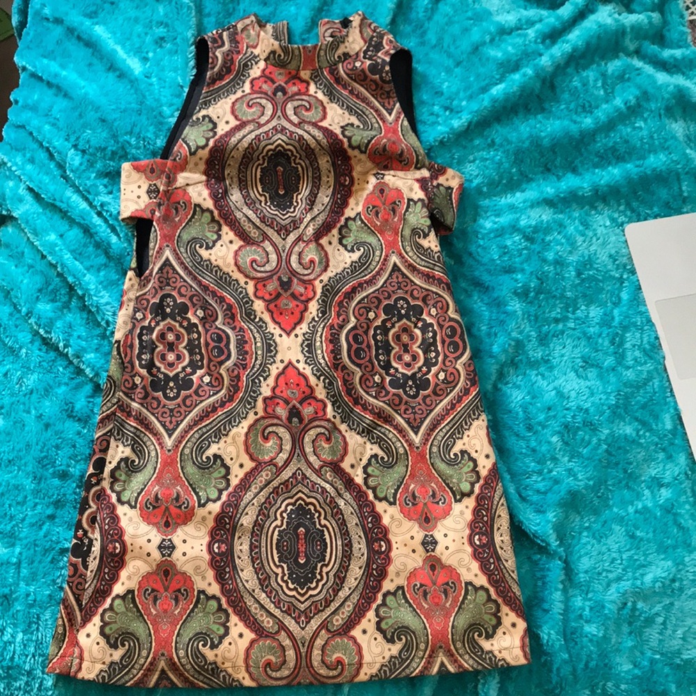 Shift dress with cutouts in side